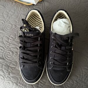 Women’s Taos shoes 9.5W